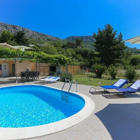 Rupotina With A Large Yard, Pool And A Beautiful View Vikendica Solin