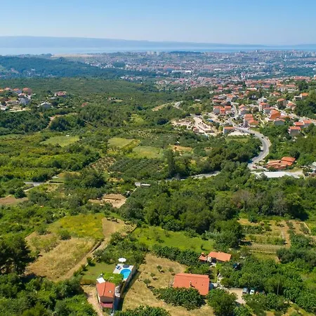 Rupotina With A Large Yard, Pool And A Beautiful View Vikendica Solin