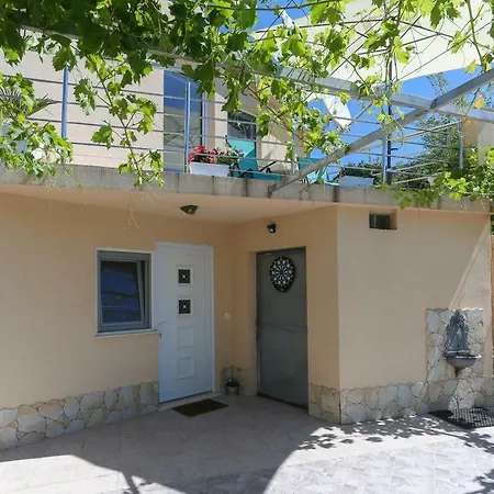 Rupotina With A Large Yard, Pool And A Beautiful View Vikendica Solin