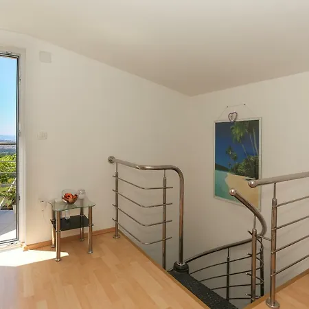 Rupotina With A Large Yard, Pool And A Beautiful View Vikendica *