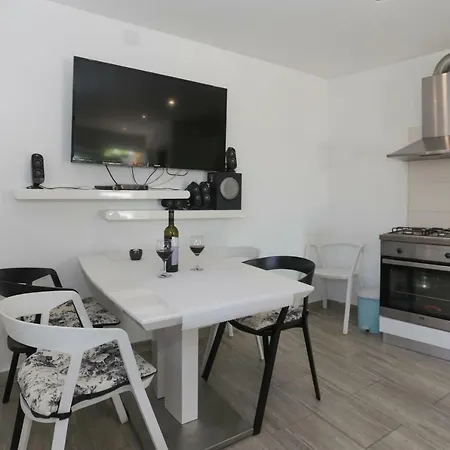 Vikendica Rupotina With A Large Yard, Pool And A Beautiful View Solin