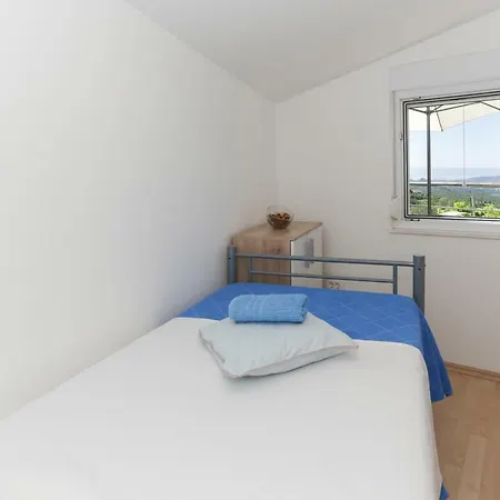 Rupotina With A Large Yard, Pool And A Beautiful View * Solin