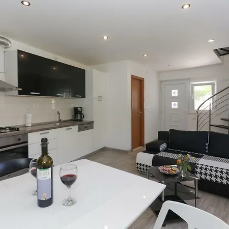 Vikendica Rupotina With A Large Yard, Pool And A Beautiful View *