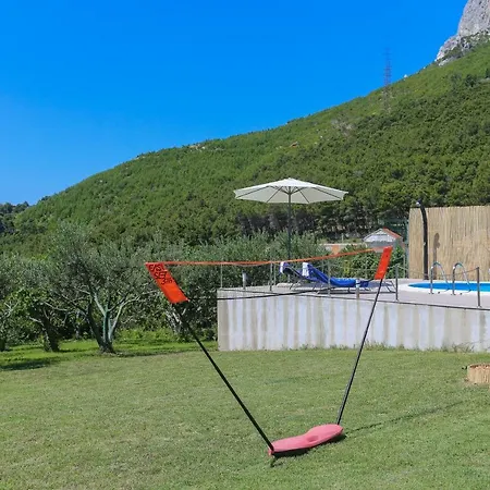 Rupotina With A Large Yard, Pool And A Beautiful View Solin