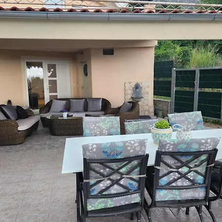 Дом отдыха Rupotina With A Large Yard, Pool And A Beautiful View *