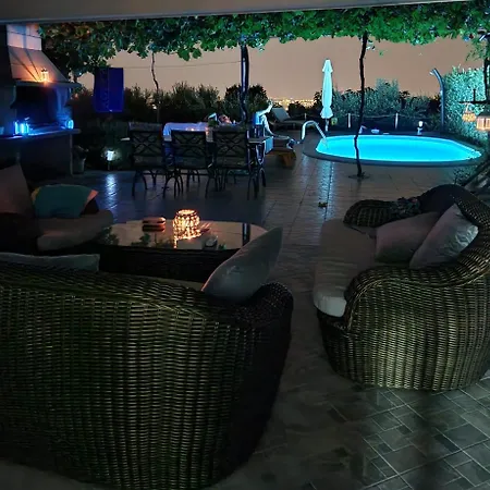 Дом отдыха Rupotina With A Large Yard, Pool And A Beautiful View