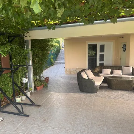 Rupotina With A Large Yard, Pool And A Beautiful View Vikendica