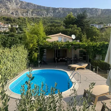 Rupotina With A Large Yard, Pool And A Beautiful View Holiday home Solin