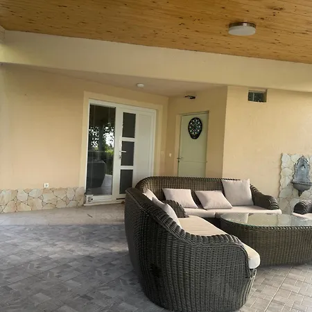 Rupotina With A Large Yard, Pool And A Beautiful View Solin