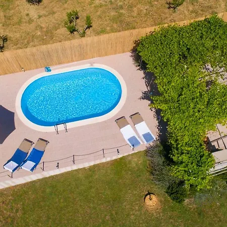 Дом отдыха Rupotina With A Large Yard, Pool And A Beautiful View