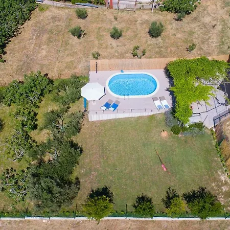 Дом отдыха Rupotina With A Large Yard, Pool And A Beautiful View *
