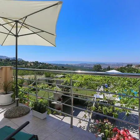 Дом отдыха Rupotina With A Large Yard, Pool And A Beautiful View *