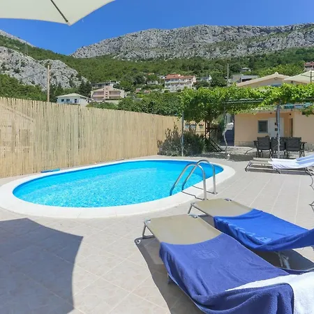 Rupotina With A Large Yard, Pool And A Beautiful View Дом отдыха *