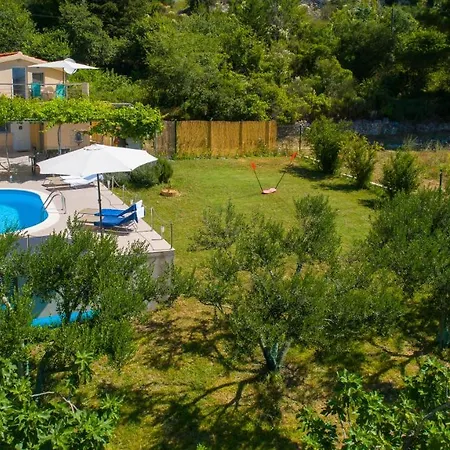 Rupotina With A Large Yard, Pool And A Beautiful View Дом отдыха